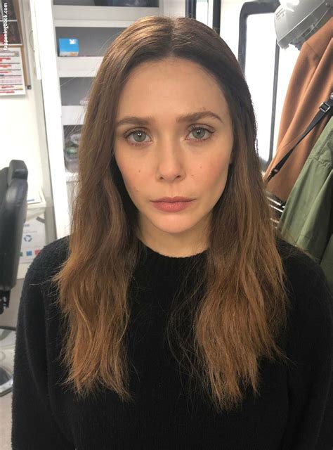 Elizabeth olsen Nude Fake Photos .